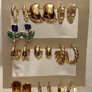 American Eagle Outfitters Gold and Pearl Earring Set NWT